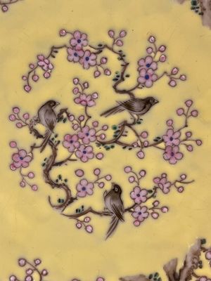 A Chinese yellow-ground famille rose 'magpie and plum tree' plate, Tongzhi mark and of the period — photo 4