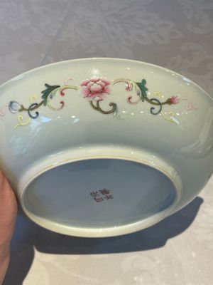 A Chinese yellow-ground famille rose 'magpie and plum tree' plate, Tongzhi mark and of the period — photo 7