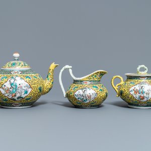 A Chinese yellow-ground famille verte tea service, 19th C. — photo 2