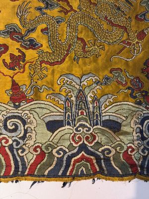 A Chinese yellow-ground kesi silk 'Dragon' panel, 18/19th C. — photo 12