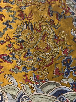 A Chinese yellow-ground kesi silk 'Dragon' panel, 18/19th C. — photo 13