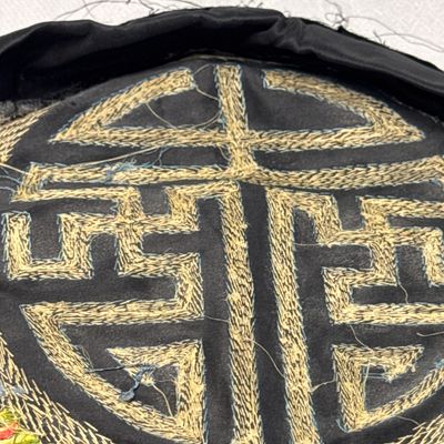 A Chinese yellow-ground silk and gold-thread embroidered 'Wan Shou 萬壽' panel — 照片 25