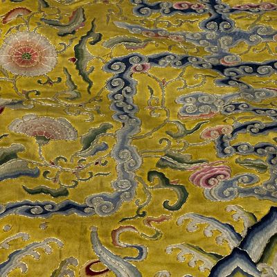 A Chinese yellow-ground silk and gold-thread embroidered 'Wan Shou 萬壽' panel — 照片 8