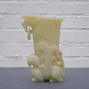A Chinese yellow jade rhyton cup, 19/20th C. — photo 8