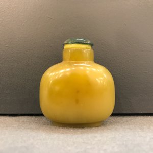 A Chinese yellow jade snuff bottle, 18th C. — 照片 8