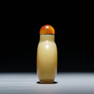 A Chinese yellow jade snuff bottle, 19/20th C. — photo 4