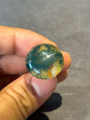 A Chinese yellow jade snuff bottle with moss agate cover and bone stopper, 19th C. — photo 7