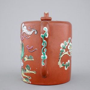 Een Chinese beschilderde Yixing theepot, 19e eeuw — foto 2