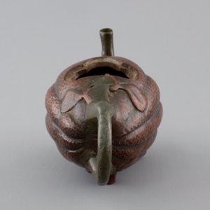 A Chinese Yixing pewter-mounted buddha's hand shaped teapot, 18/19th C. — photo 3