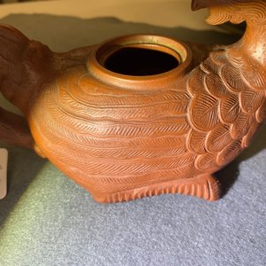 A Chinese Yixing 'phoenix' stoneware teapot and cover, Kangxi — 照片 17