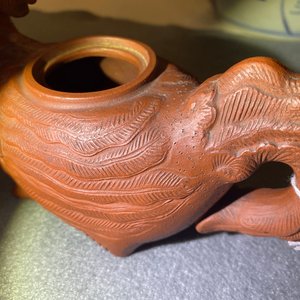 A Chinese Yixing 'phoenix' stoneware teapot and cover, Kangxi — 照片 24