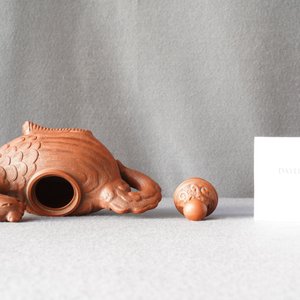 A Chinese Yixing 'phoenix' stoneware teapot and cover, Kangxi — 照片 10