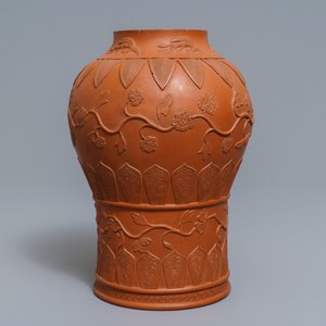 A Chinese Yixing stoneware baluster vase with applied design, Kangxi — photo 2