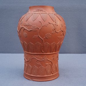 A Chinese Yixing stoneware baluster vase with applied design, Kangxi — photo 7