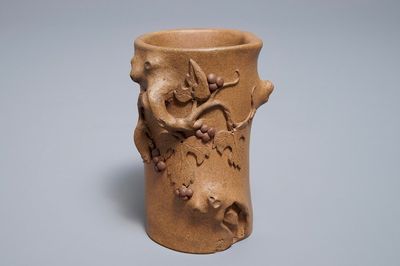 A Chinese Yixing stoneware brush pot with applied design, Maolin mark, 18/19th C.