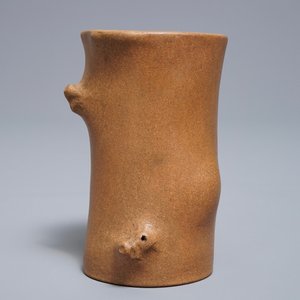A Chinese Yixing stoneware brush pot with applied design, Maolin mark, 18/19th C. — photo 4