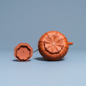 A Chinese Yixing stoneware chrysanthemum-shaped teapot and cover, Yongzheng/Qianlong — photo 8