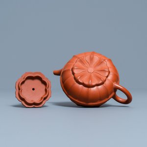 A Chinese Yixing stoneware chrysanthemum-shaped teapot and cover, Yongzheng/Qianlong — photo 7