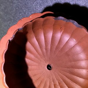 A Chinese Yixing stoneware 'chrysanthemum' teapot and cover, Kangxi — 照片 13