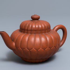 A Chinese Yixing stoneware 'chrysanthemum' teapot and cover, Kangxi — 照片 7