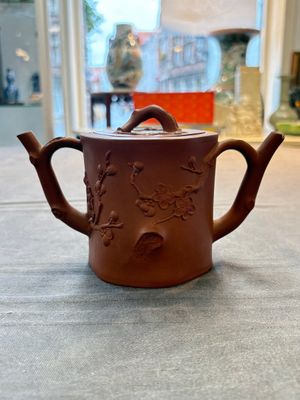 A Chinese Yixing stoneware 'double' teapot, 18th C. — 照片 1