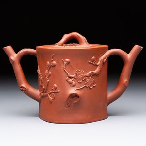 A Chinese Yixing stoneware 'double' teapot, 18th C. — 照片 1