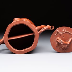 A Chinese Yixing stoneware 'double' teapot, 18th C. — 照片 5