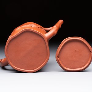 A Chinese Yixing stoneware 'double' teapot, 18th C. — 照片 6