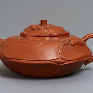A Chinese Yixing stoneware flower-shaped teapot, Kangxi — photo 2