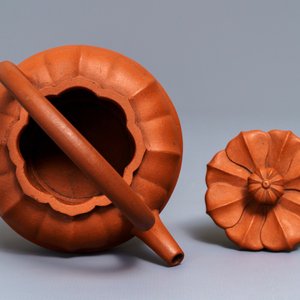 A Chinese Yixing stoneware flower-shaped teapot, Kangxi — photo 6