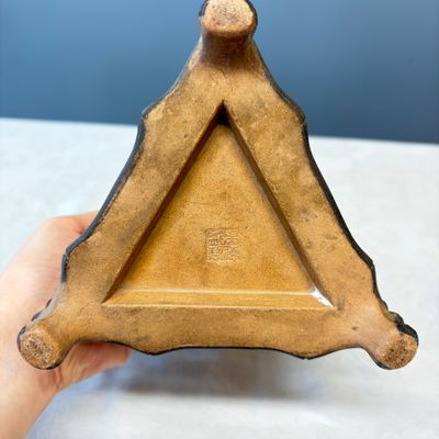 A Chinese Yixing stoneware incised triangular hat stand — 照片 13