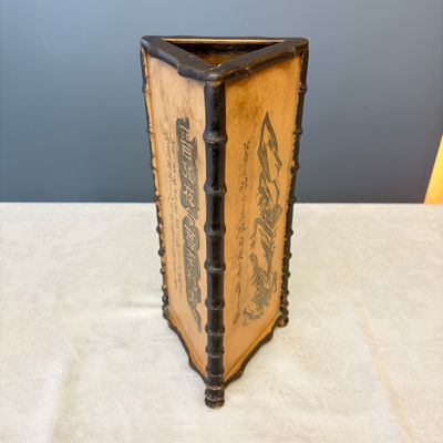 A Chinese Yixing stoneware incised triangular hat stand — 照片 1