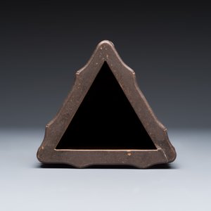 A Chinese Yixing stoneware incised triangular hat stand — 照片 7