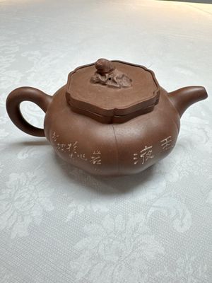 A Chinese Yixing stoneware inscribed teapot and cover, Zhong Shi Qiu 中獅球 mark, 20th C. — photo 1