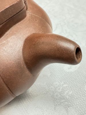 A Chinese Yixing stoneware inscribed teapot and cover, Zhong Shi Qiu 中獅球 mark, 20th C. — photo 12