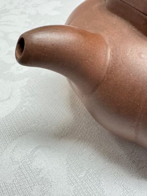 A Chinese Yixing stoneware inscribed teapot and cover, Zhong Shi Qiu 中獅球 mark, 20th C. — photo 13