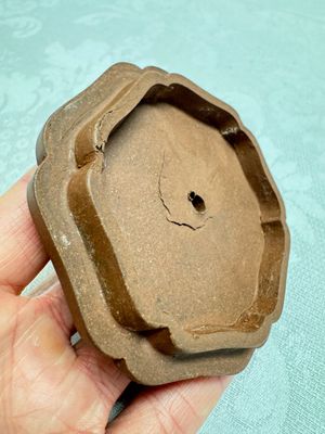 A Chinese Yixing stoneware inscribed teapot and cover, Zhong Shi Qiu 中獅球 mark, 20th C. — photo 8