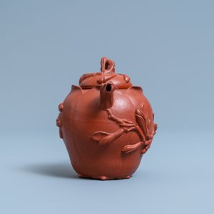 A Chinese Yixing stoneware lotus-shaped teapot and cover, Kangxi — 照片 3