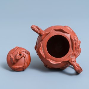 A Chinese Yixing stoneware lotus-shaped teapot and cover, Kangxi — 照片 6