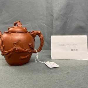 A Chinese Yixing stoneware lotus-shaped teapot and cover, Kangxi — 照片 8