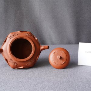 A Chinese Yixing stoneware lotus-shaped teapot and cover, Kangxi — photo 11