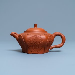 A Chinese Yixing stoneware lotus-shaped teapot and cover, Kangxi — photo 2
