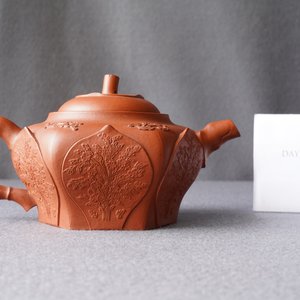 A Chinese Yixing stoneware lotus-shaped teapot and cover, Kangxi — photo 9