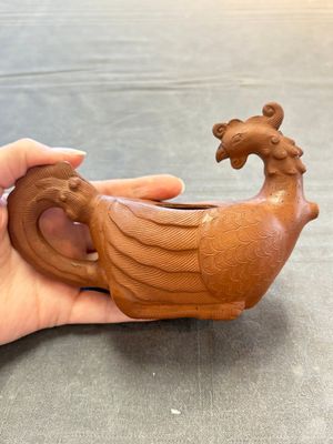 A Chinese Yixing stoneware 'phoenix' teapot, Kangxi — 照片 2