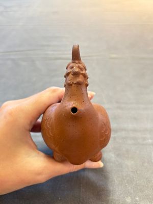 A Chinese Yixing stoneware 'phoenix' teapot, Kangxi — 照片 3