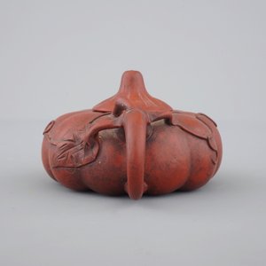 A Chinese Yixing stoneware pumpkin-shaped teapot, 19th C — foto 3