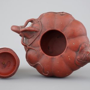 A Chinese Yixing stoneware pumpkin-shaped teapot, 19th C — foto 5
