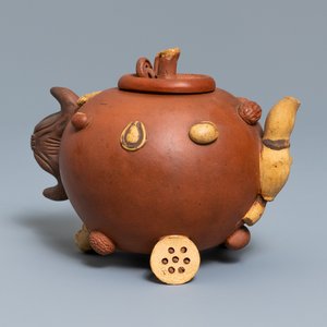 A Chinese Yixing stoneware relief-decorated teapot with nuts and fruits, impressed mark, 19th C. — 照片 1