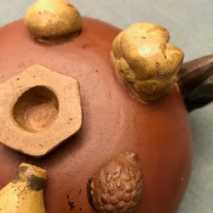A Chinese Yixing stoneware relief-decorated teapot with nuts and fruits, Shao Er Quan mark, Daoguang — 照片 30
