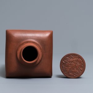A Chinese Yixing stoneware tea caddy and cover, Kangxi — 照片 5